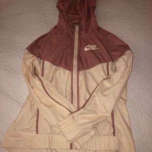 nike windbreaker size small